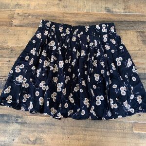 Brandy Melville daisy skirt